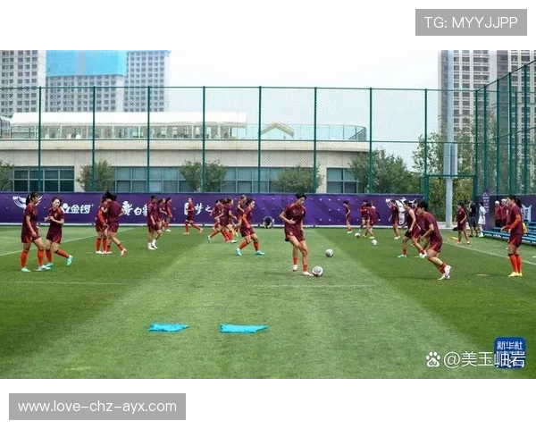 冠军球队基地开放日吸引大批粉丝参观,冠军足球场 冠军球队基地开放日吸引大批粉丝参观,冠军足球场