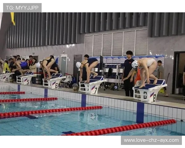 游泳仰泳转身炸裂：突破极限的瞬间，精彩绽放