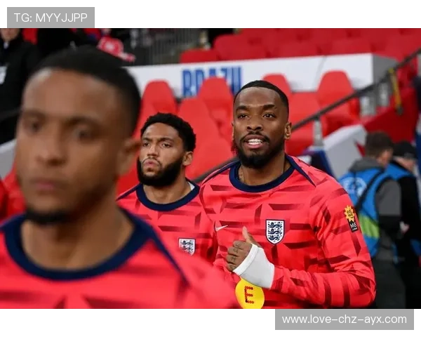 英超阿森纳前场逼抢收效,禁区内机会涌现