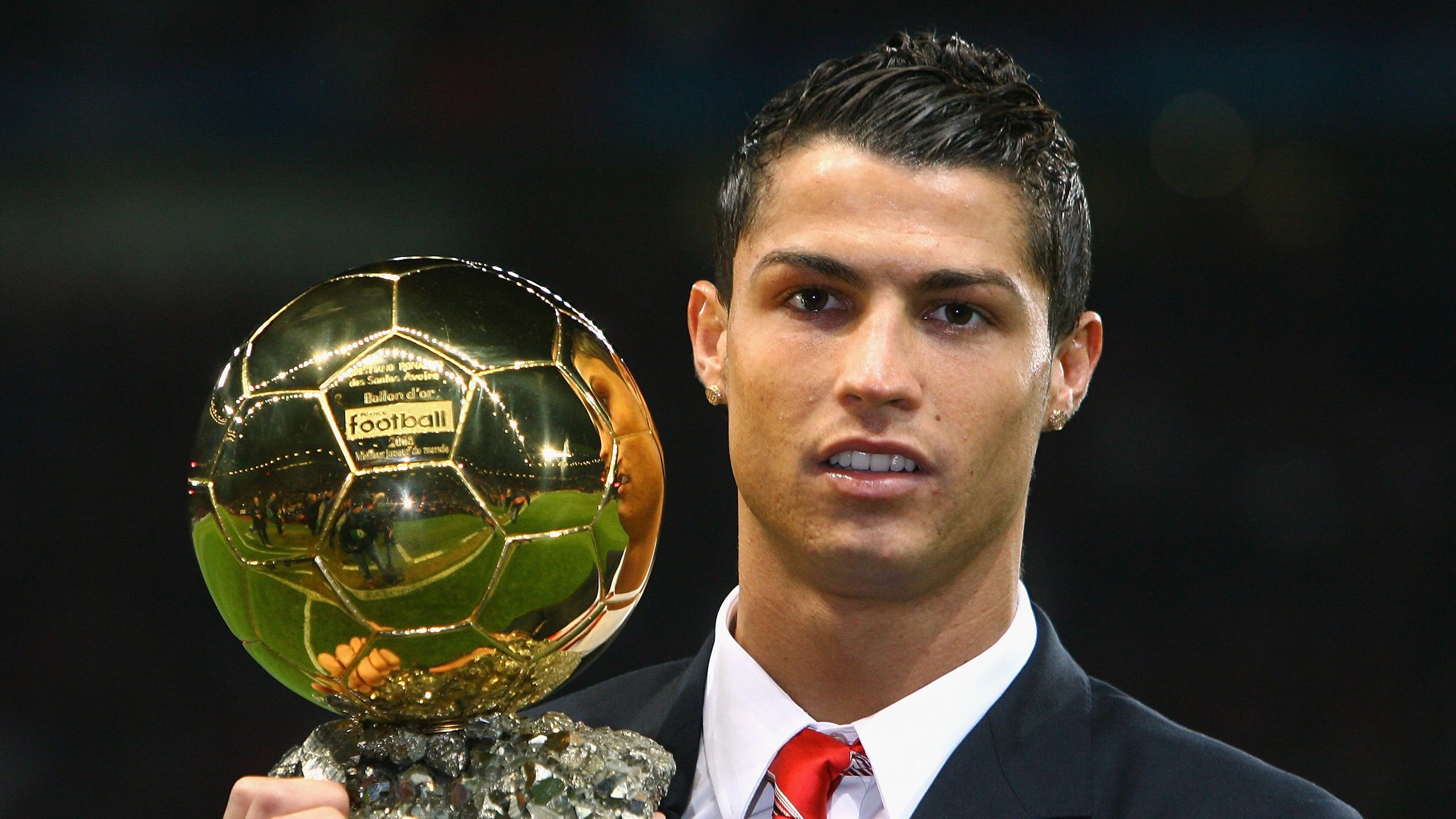 《顶级战队的背后：运营、训练全景揭秘》，顶级战队英文怎么写